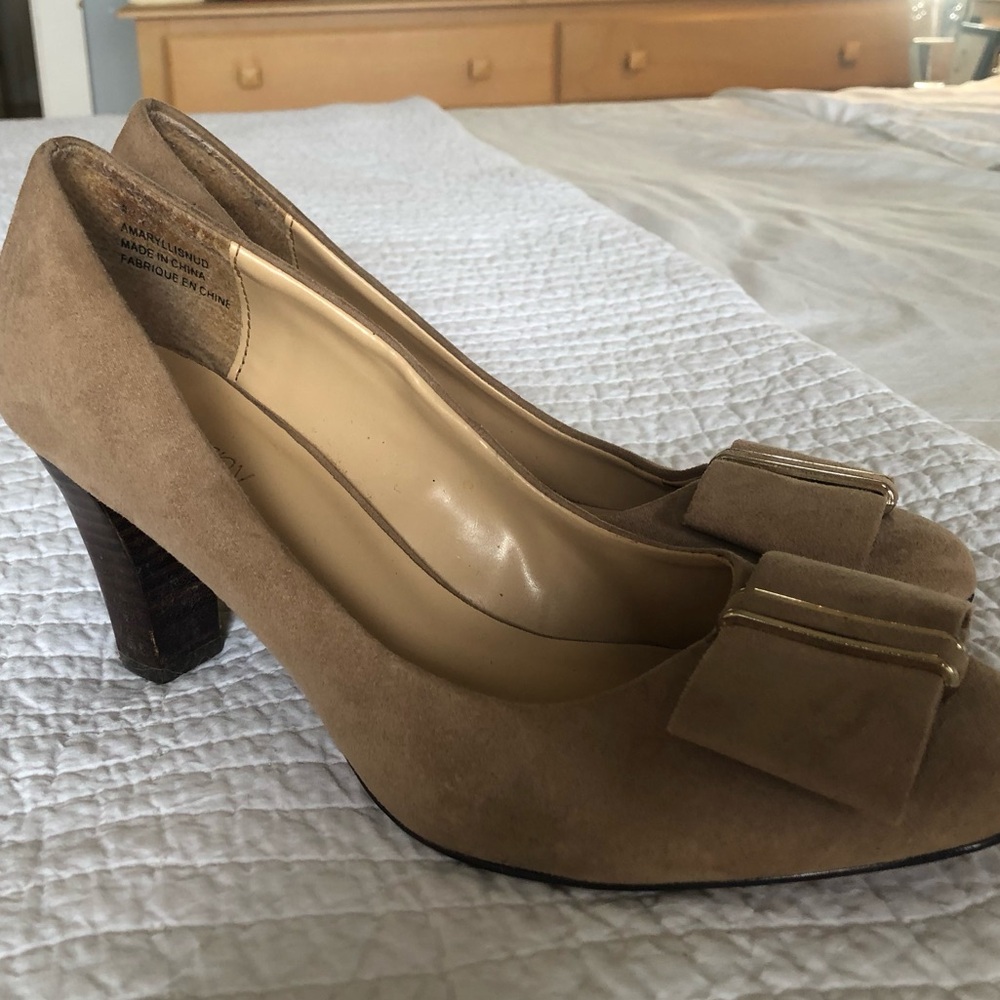 Taupe Suede Bow Block Heel Pump
